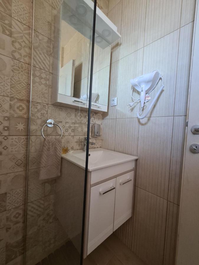 Salas Isailovi Sremska Mitrovica Esterno foto
