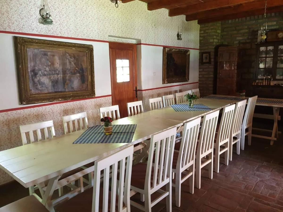 Salas Isailovi Sremska Mitrovica Esterno foto