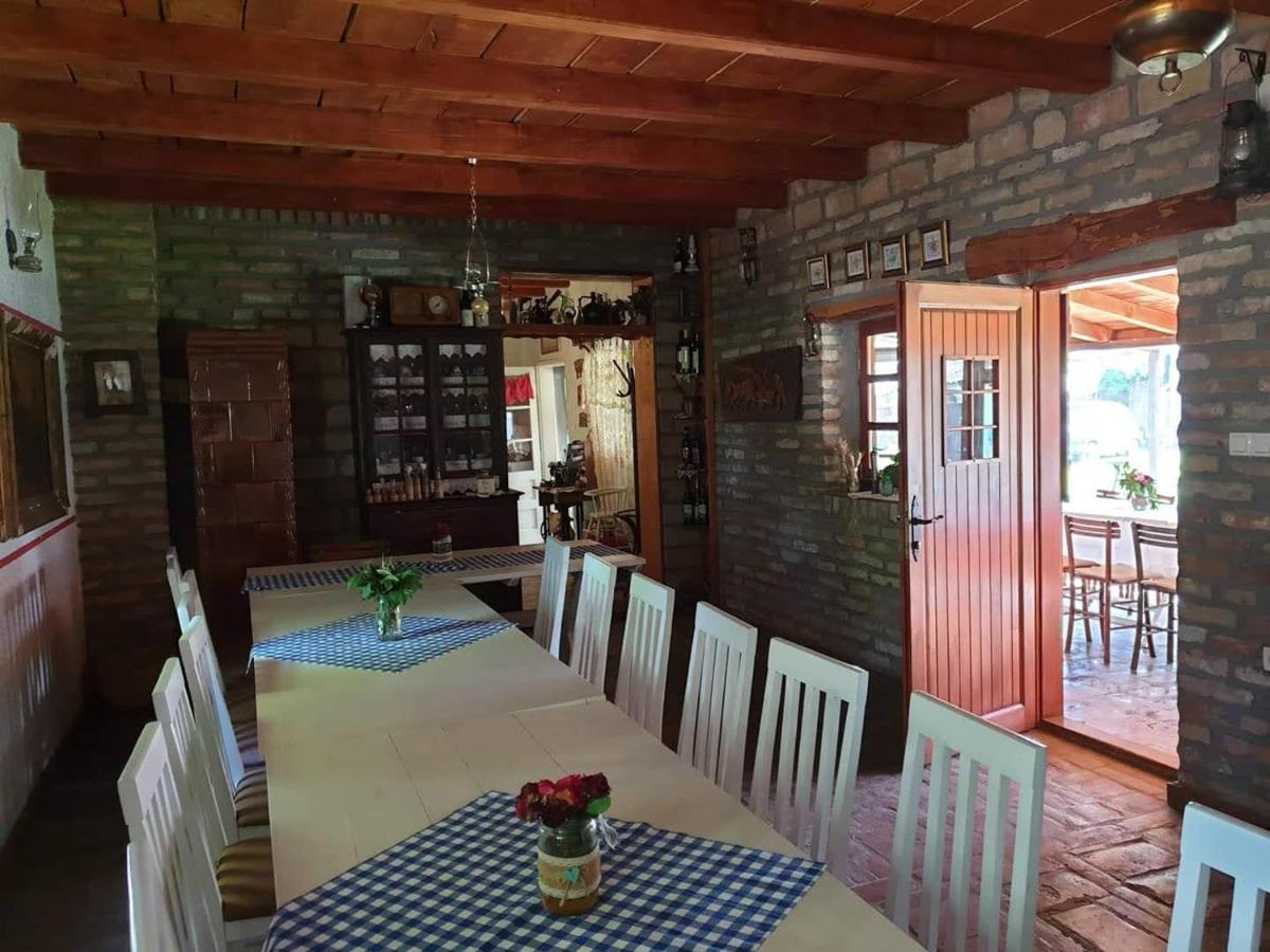 Salas Isailovi Sremska Mitrovica Esterno foto