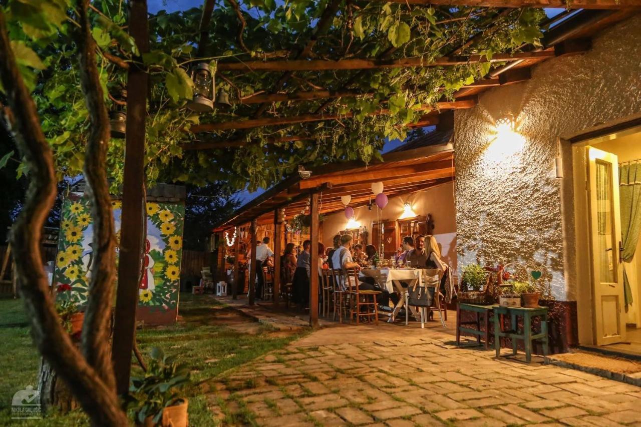 Salas Isailovi Sremska Mitrovica Esterno foto