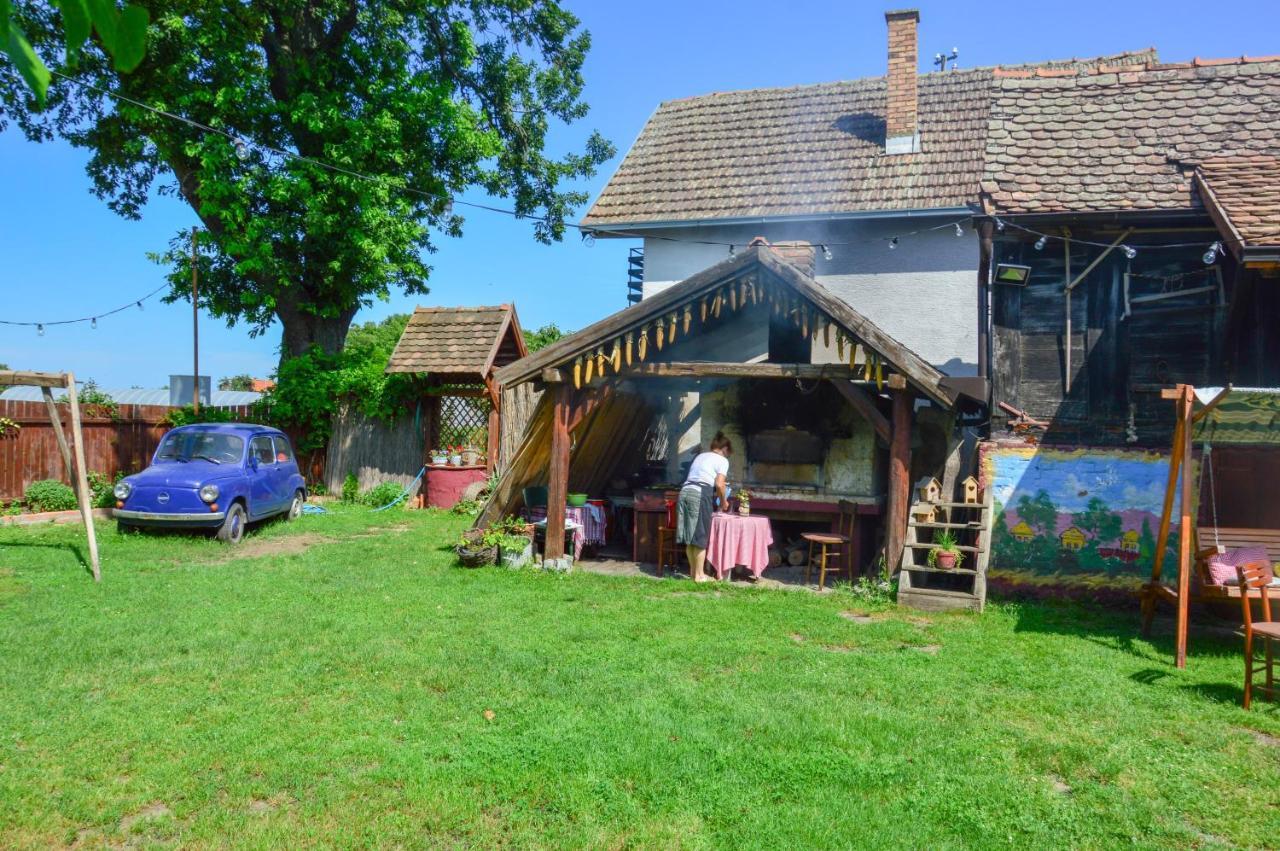 Salas Isailovi Sremska Mitrovica Esterno foto